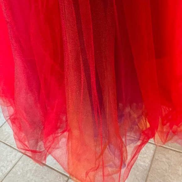 Tony Bowls Like New Beutiful Red Prom Dress, Size 2 - Picture 6 of 16